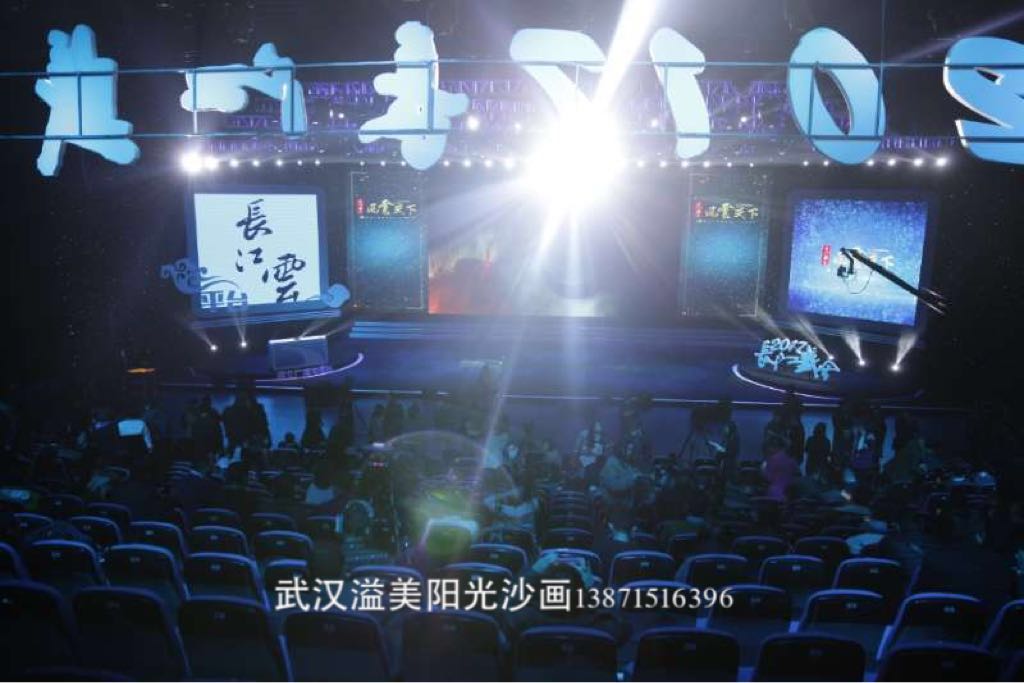 江涛老师体验沙画！周潋老师再次登上湖北省台演播大厅!